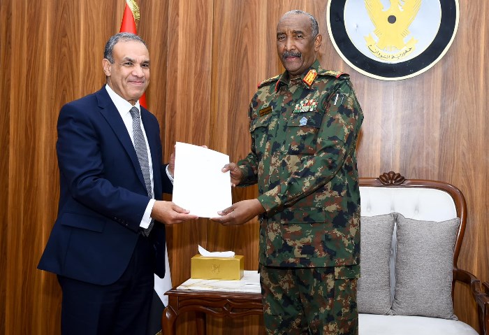 وزير الخارجية والفريق عبد الفتاح البرهان