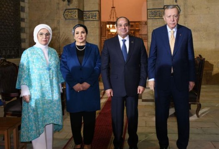الرئيس عبد الفتاح السيسي والسيدة قرينته، والرئيس التركي رجب طيب أردوغان والسيدة قرينته 