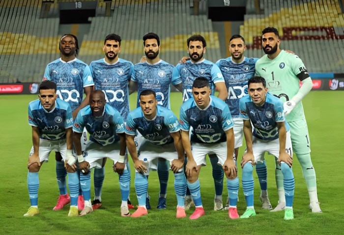 لاعبو بيراميدز 