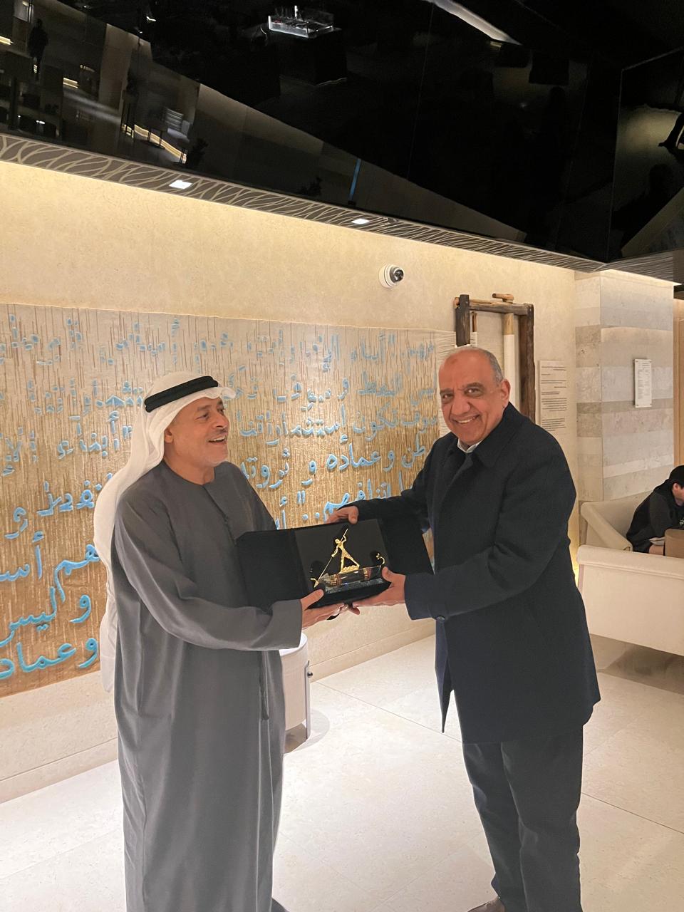 وزير الكهرباء مع رئيس شركة النويس الأماراتيه