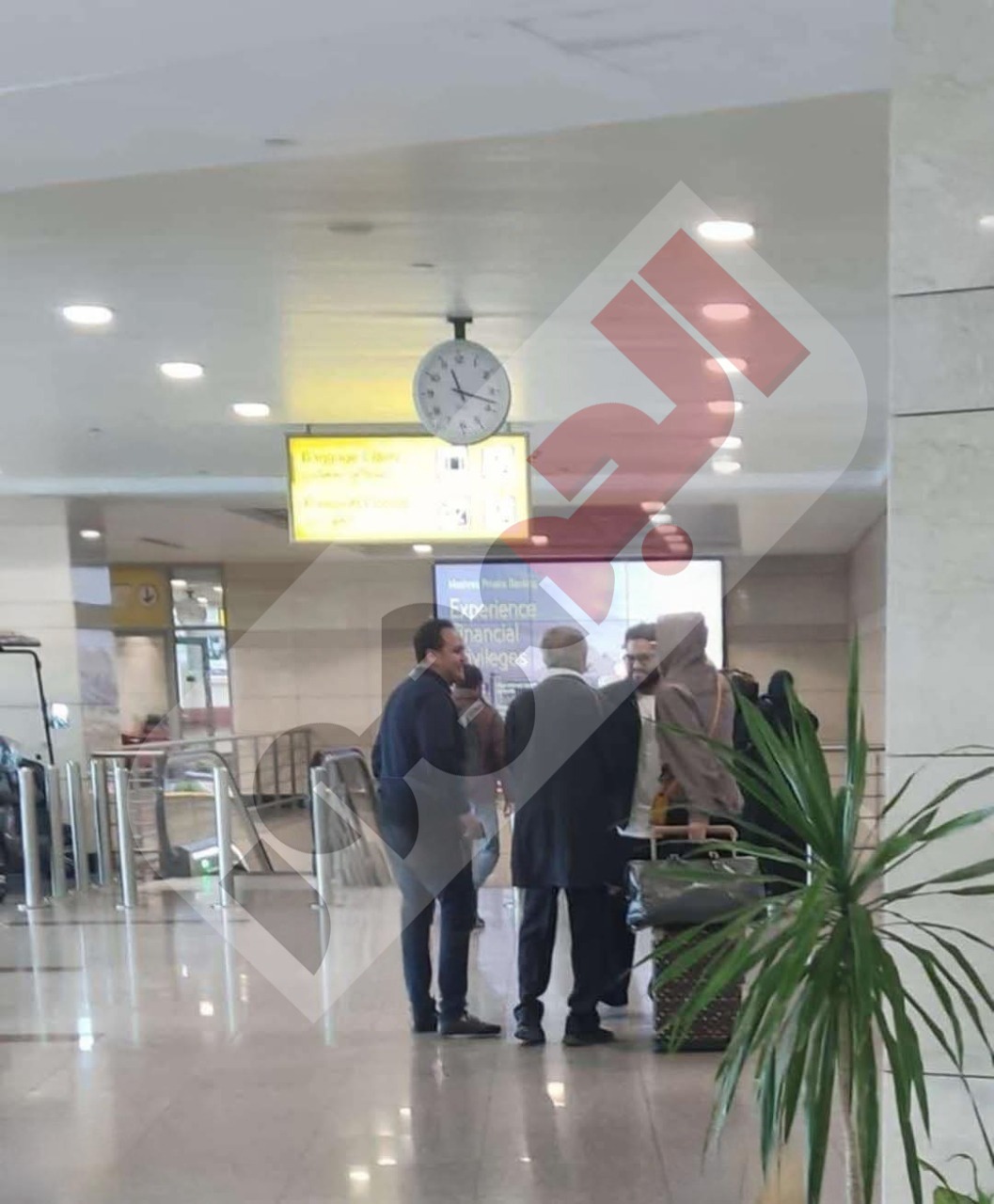 أشرف بن شرقي في مطار القاهرة