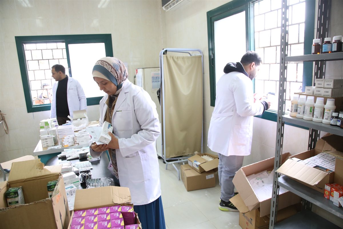 &nbsp;القافلة الشاملة تقدم خدمات الكشف والعلاج لـ 904 من أهالي قرية بريشة&nbsp;