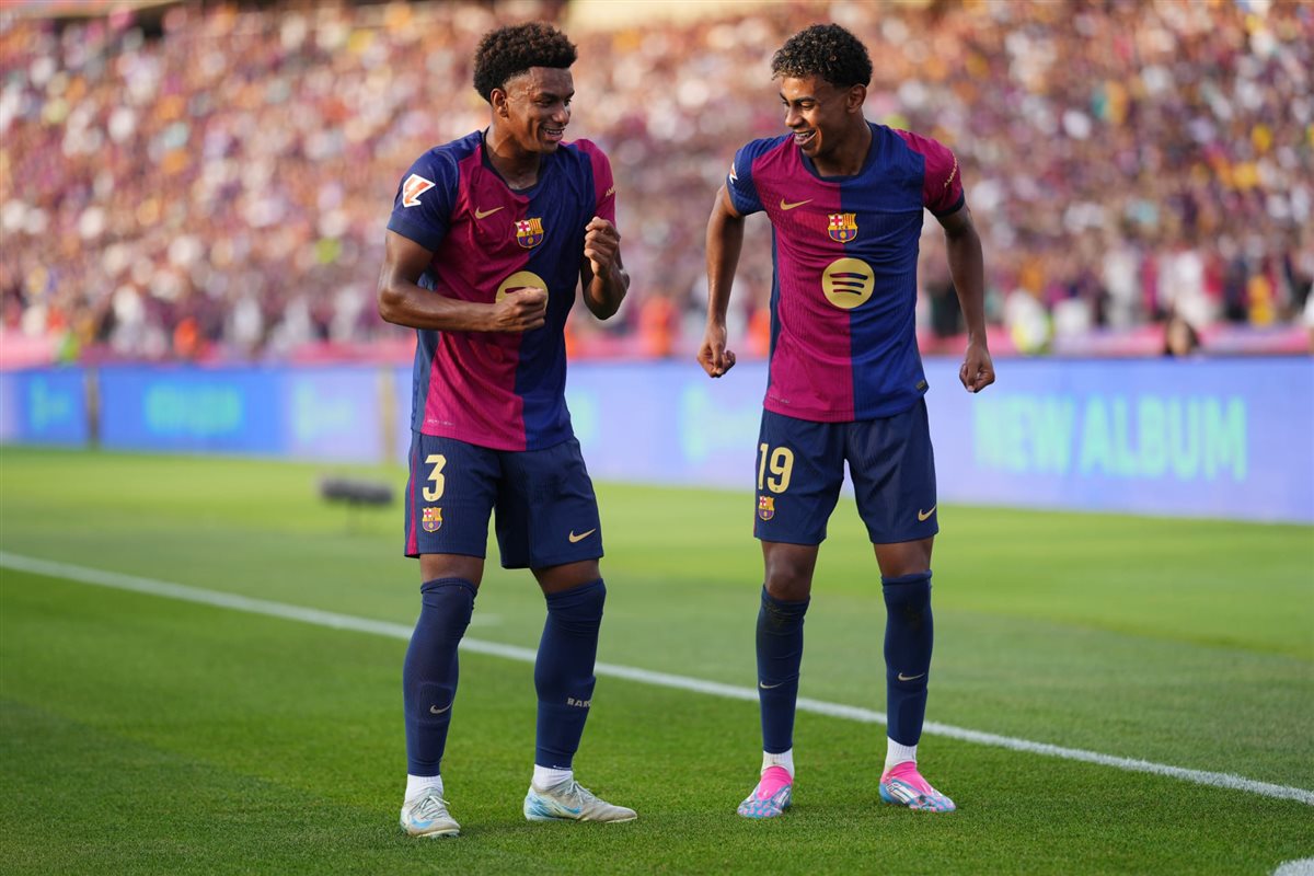 لاعبي برشلونة