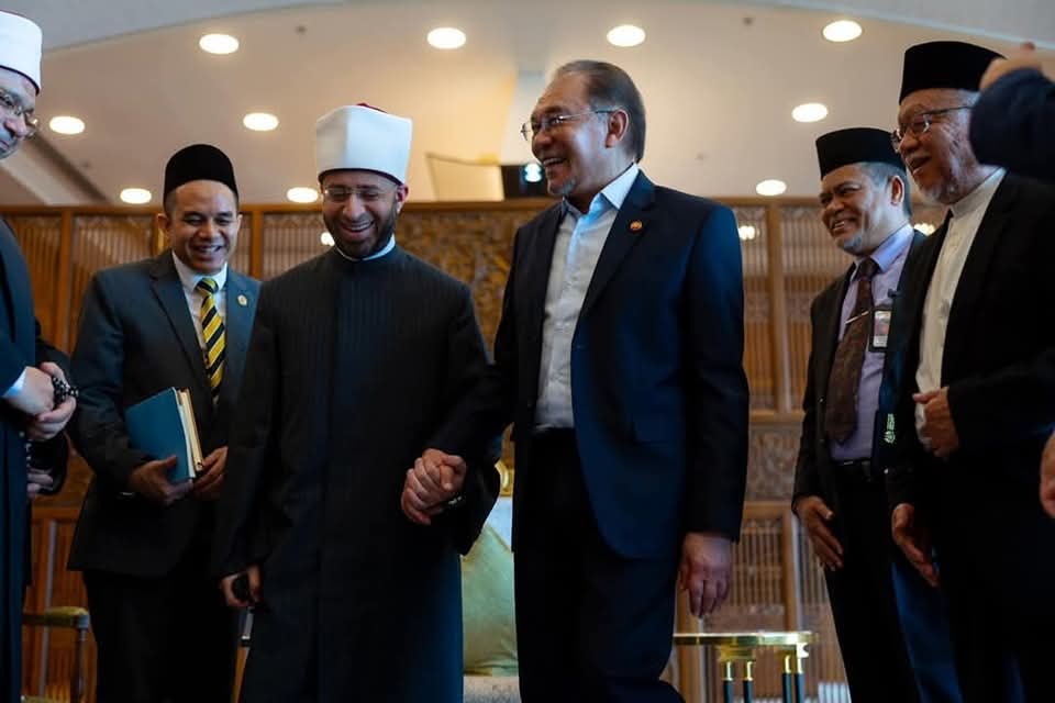 الأزهري ووزير الأوقاف