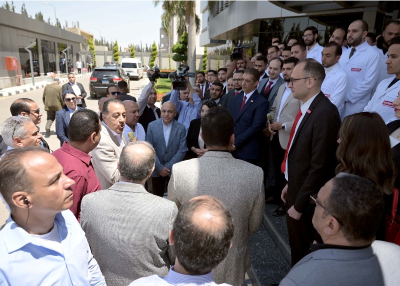 رئيس الوزراء يتفقد مصنع «يوتوبيا»