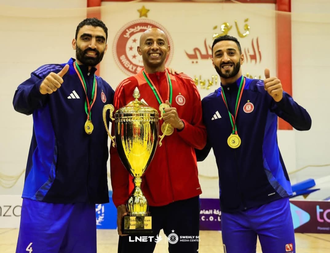 عبد الله عبد السلام مع أحمد صلاح وأحمد سعيد ثلاثي الأهلي في السويحلي الليبي أبطال الرباعية التاريخية&nbsp;