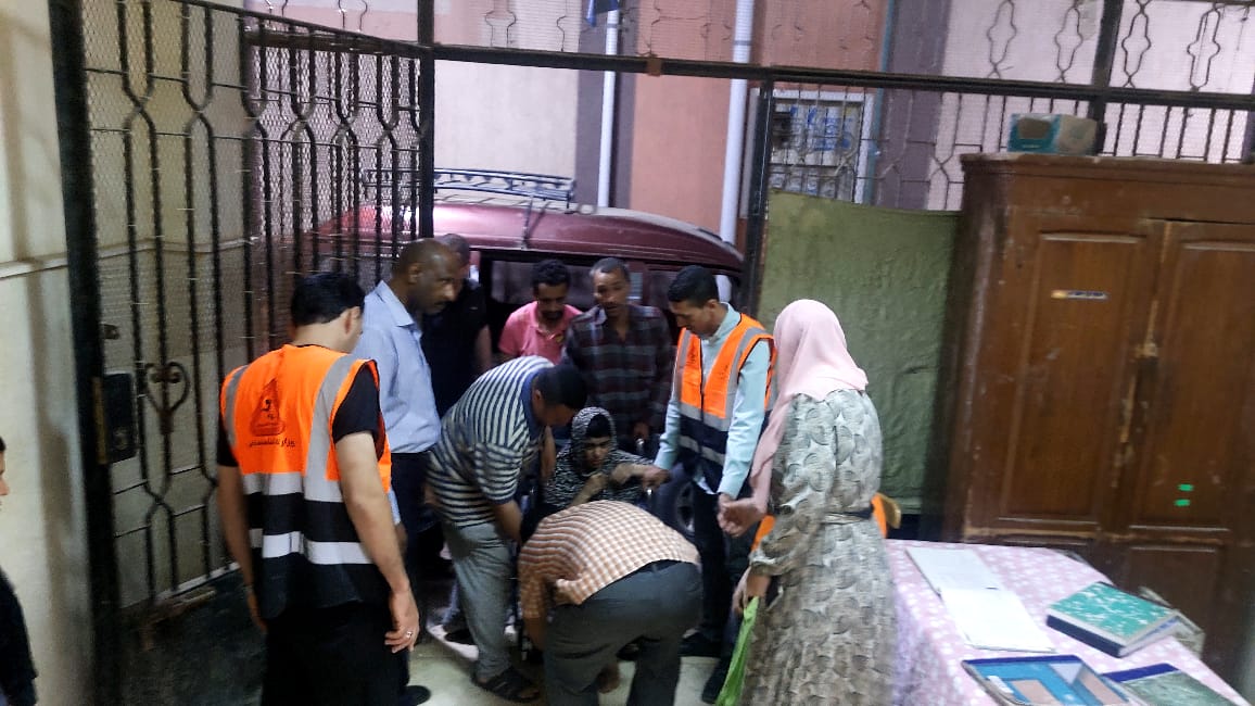 جانب من اصطحاب الفتيات لدار رعاية&nbsp;