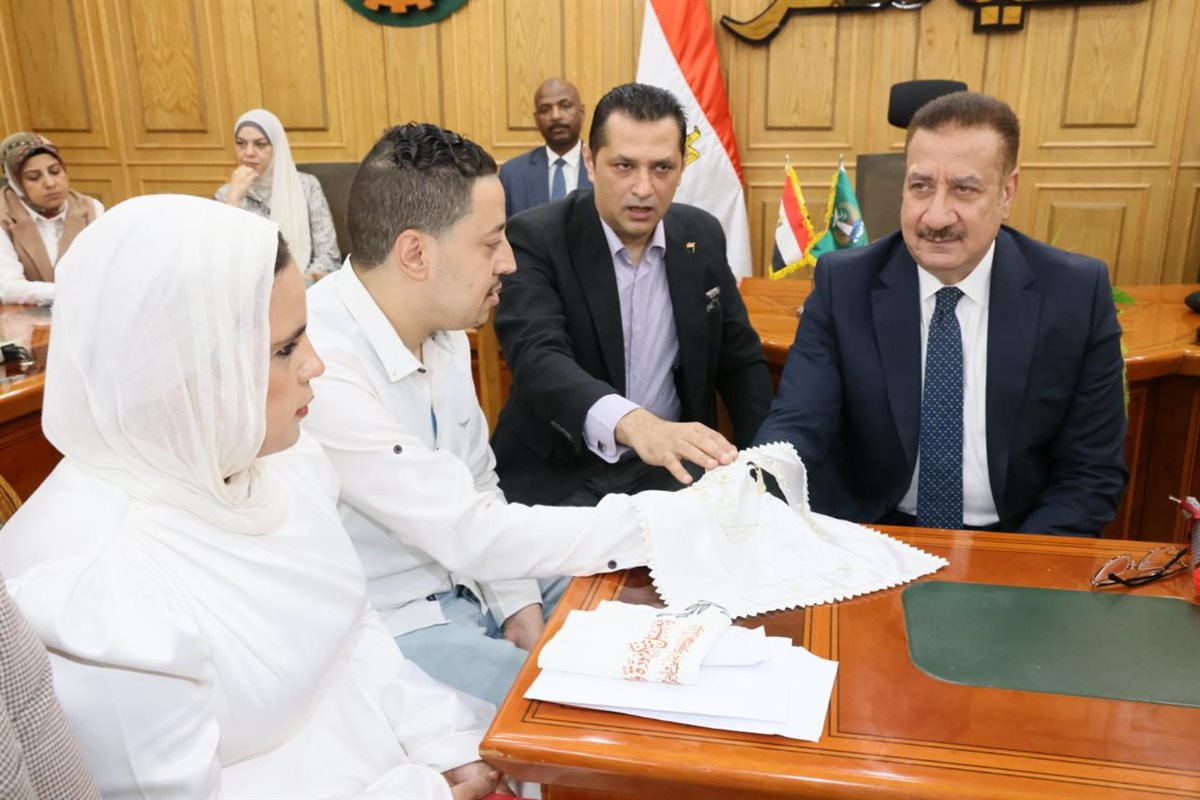 جانب من عقد القران بديوان عام المحافظة&nbsp;