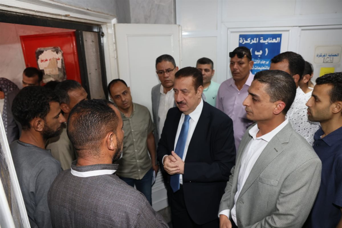 حوار المحافظ مع أسر المصابين&nbsp;