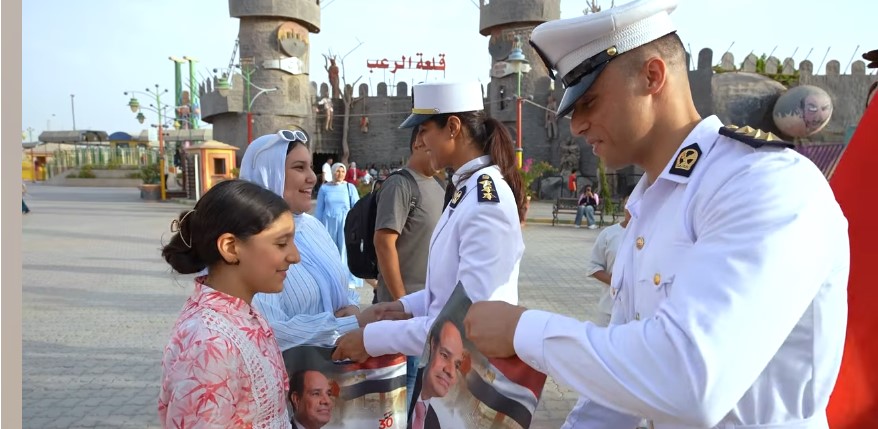 الداخلية تشارك المواطنين الاحتفال بذكرى ثورة 30 يونيو &nbsp;