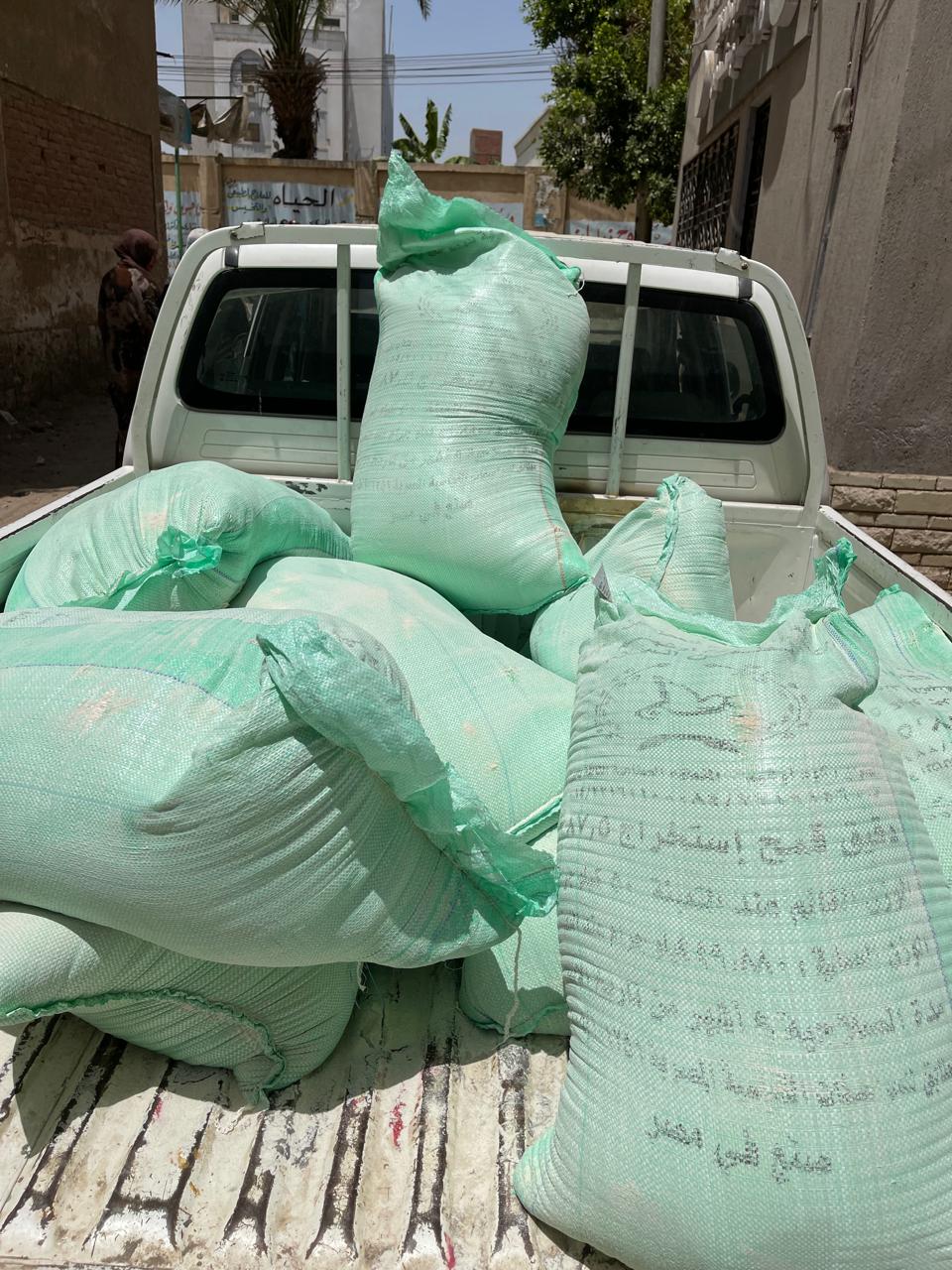 بعض مضبوطات الدقيق بمعرفة حملات تموين الفيوم