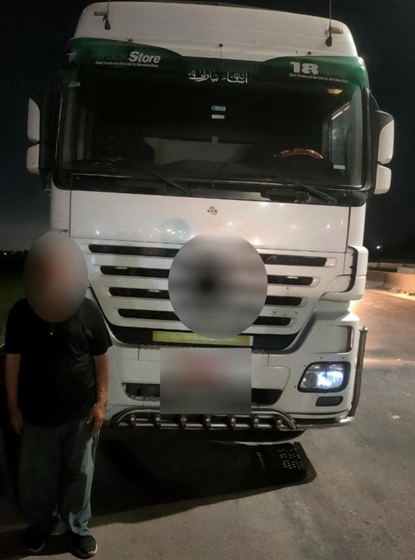 المتهم بالسير عكس الاتجاه والسيارة المضبوطة&nbsp;
