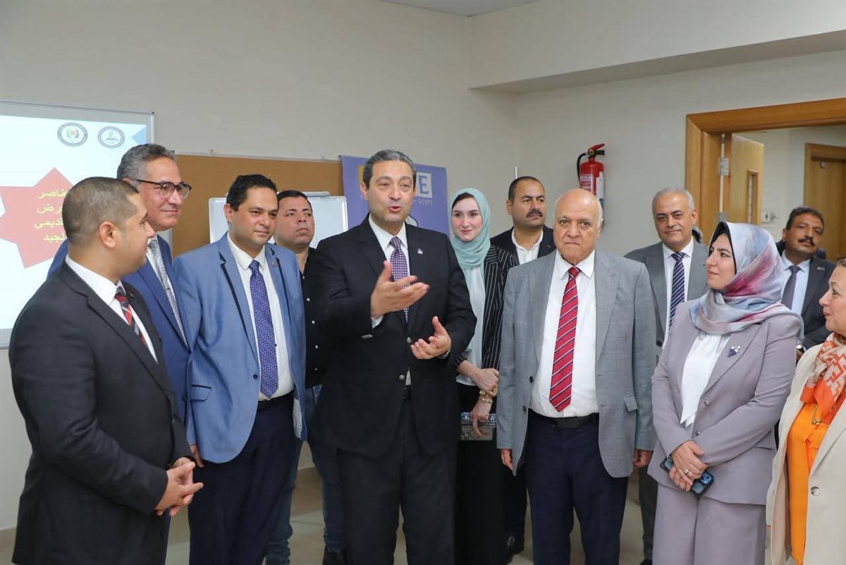 محافظ دمياط في جامعة حورس