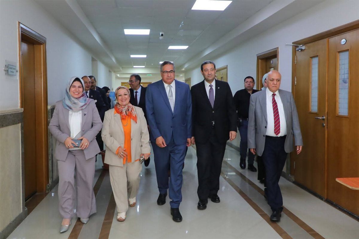 محافظ دمياط في جامعة حورس