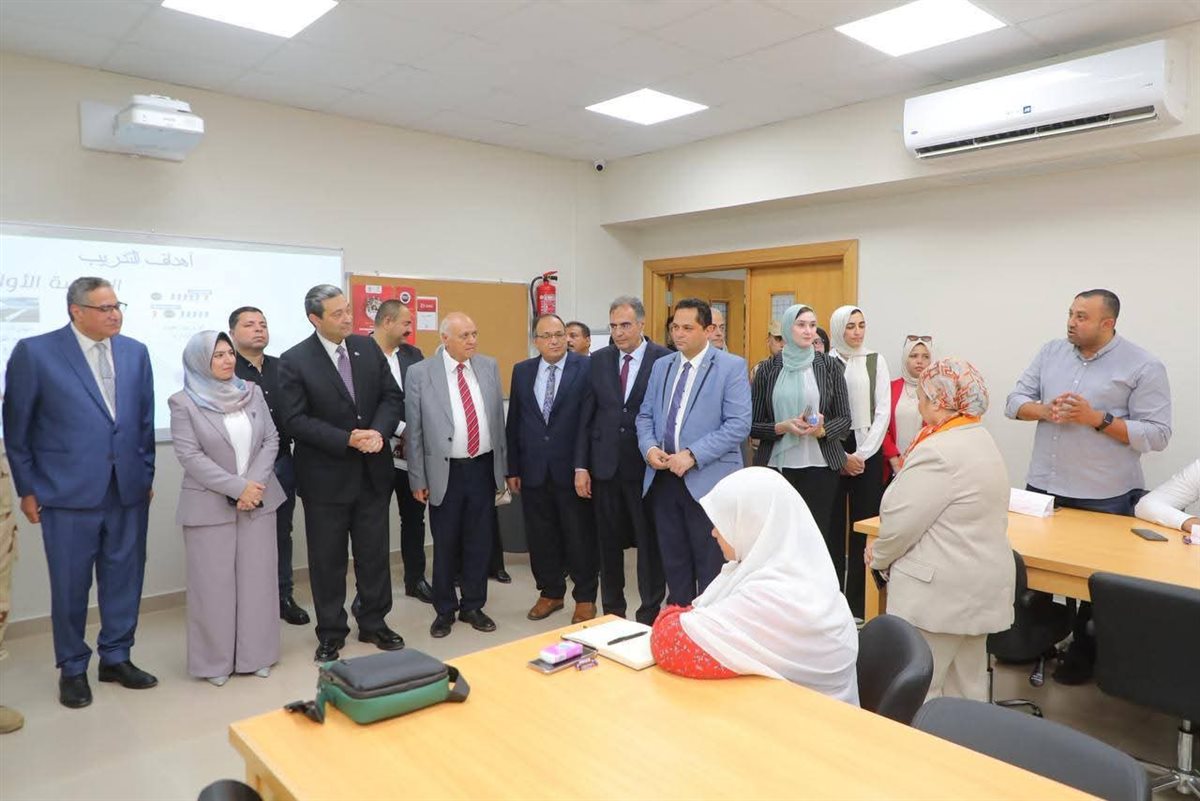 محافظ دمياط في جامعة حورس