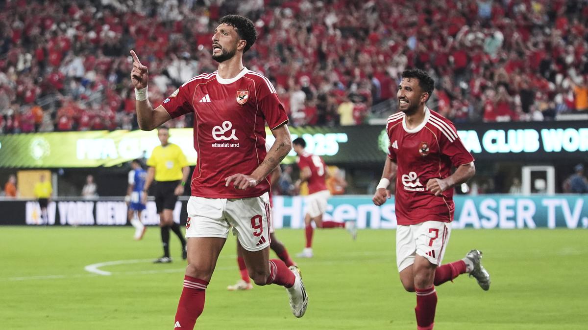 لاعبو الأهلي