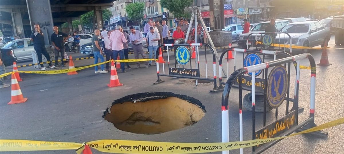 هبوط أرضي مفاجيئا بـ حلمية الزيتون&nbsp;
