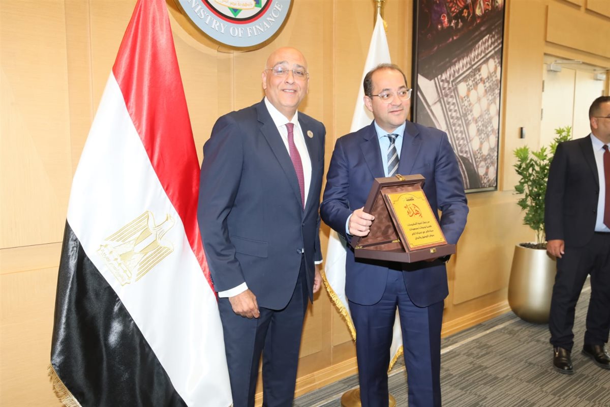 وزير المالية ورئيس جهاز المشروعات