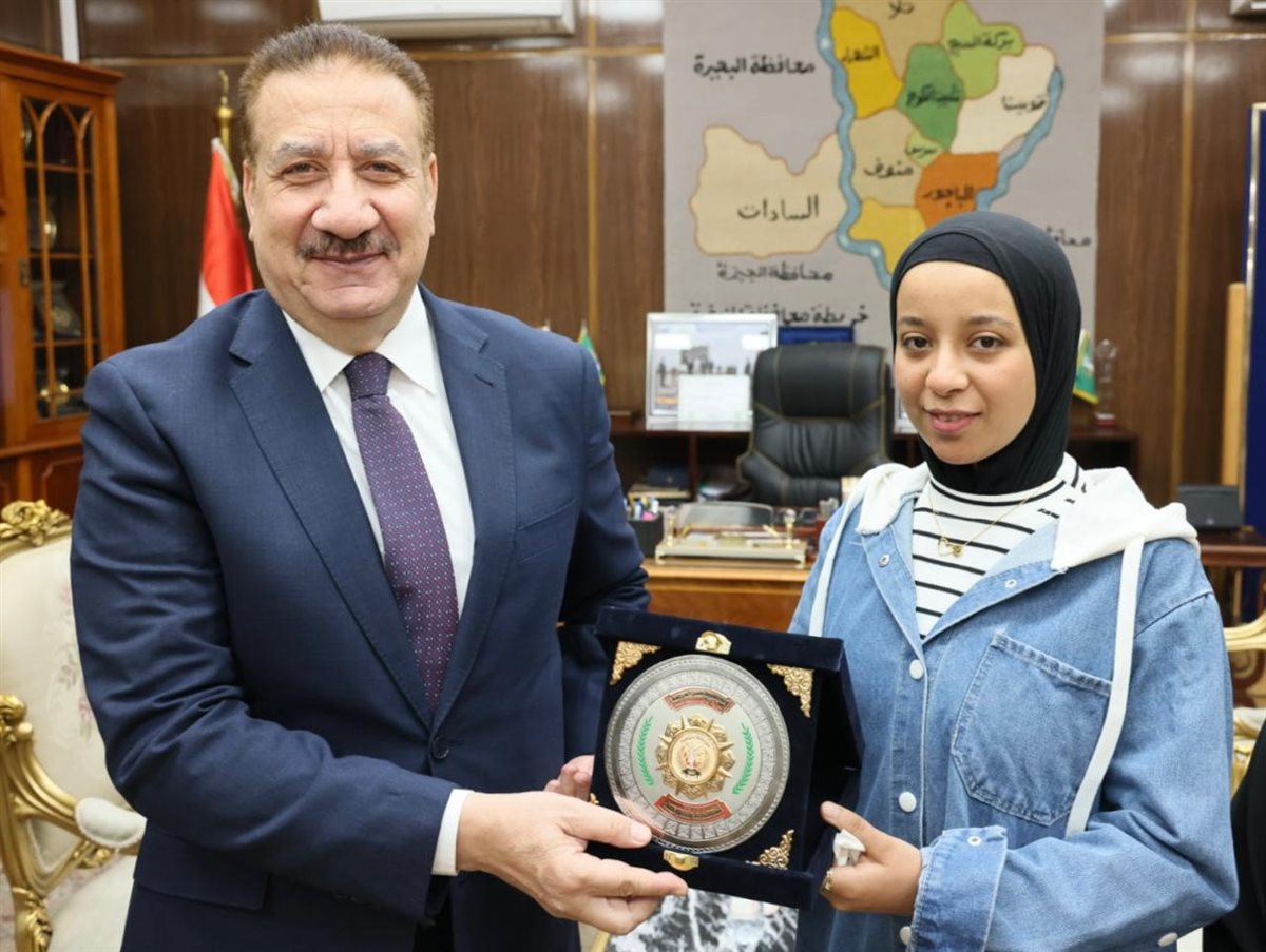 تكريم الطالبة الأولى على الجمهورية في الدبلومات الفنية&nbsp;