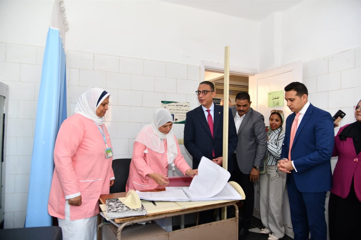 محافظ الفيوم أثناء الجولة&nbsp;