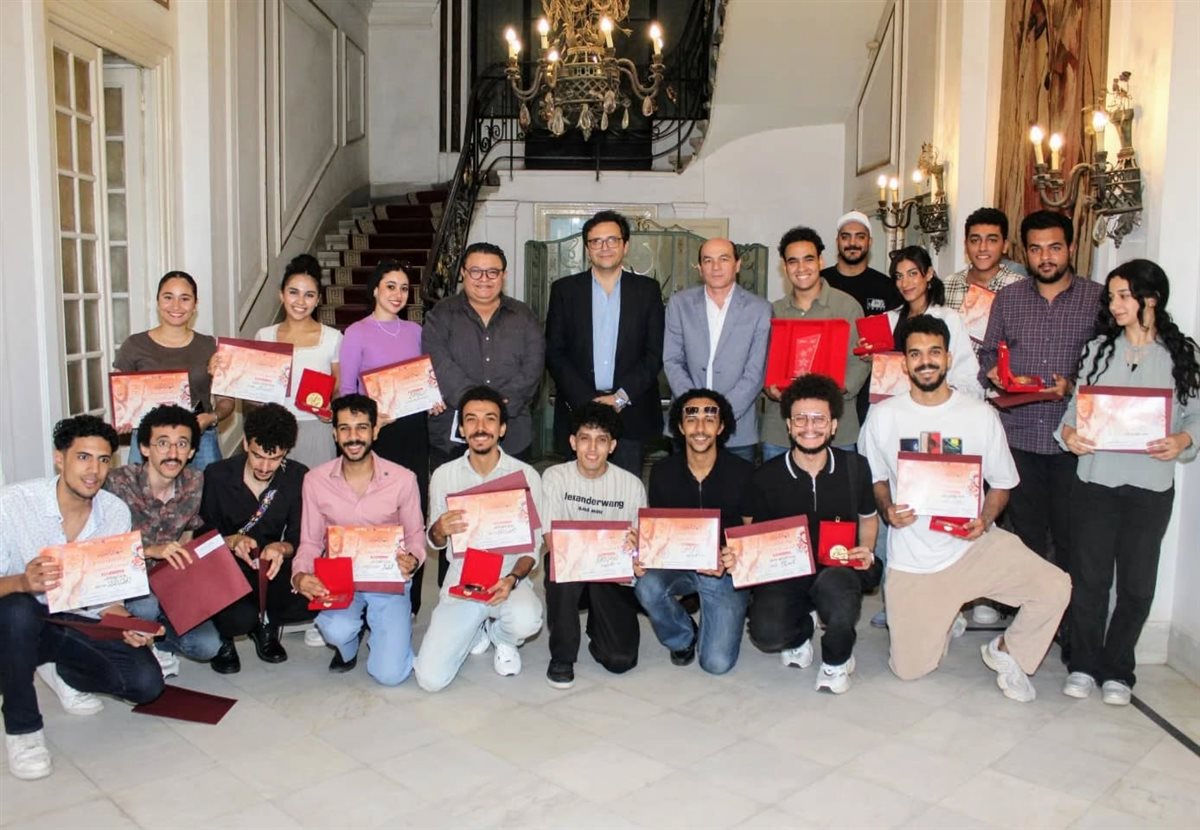 الفائزين بمهرجان المسرح الجامعي
