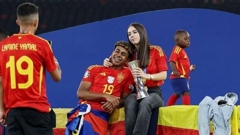 لامين يامال وأليكس باديا 
