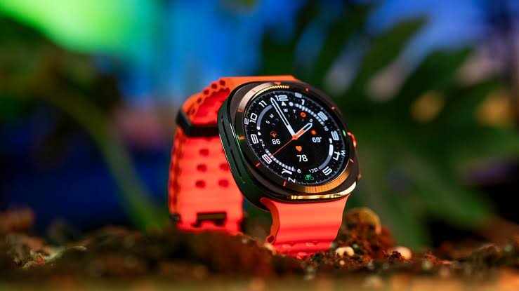 <strong>جلاكسي Watch 8</strong>