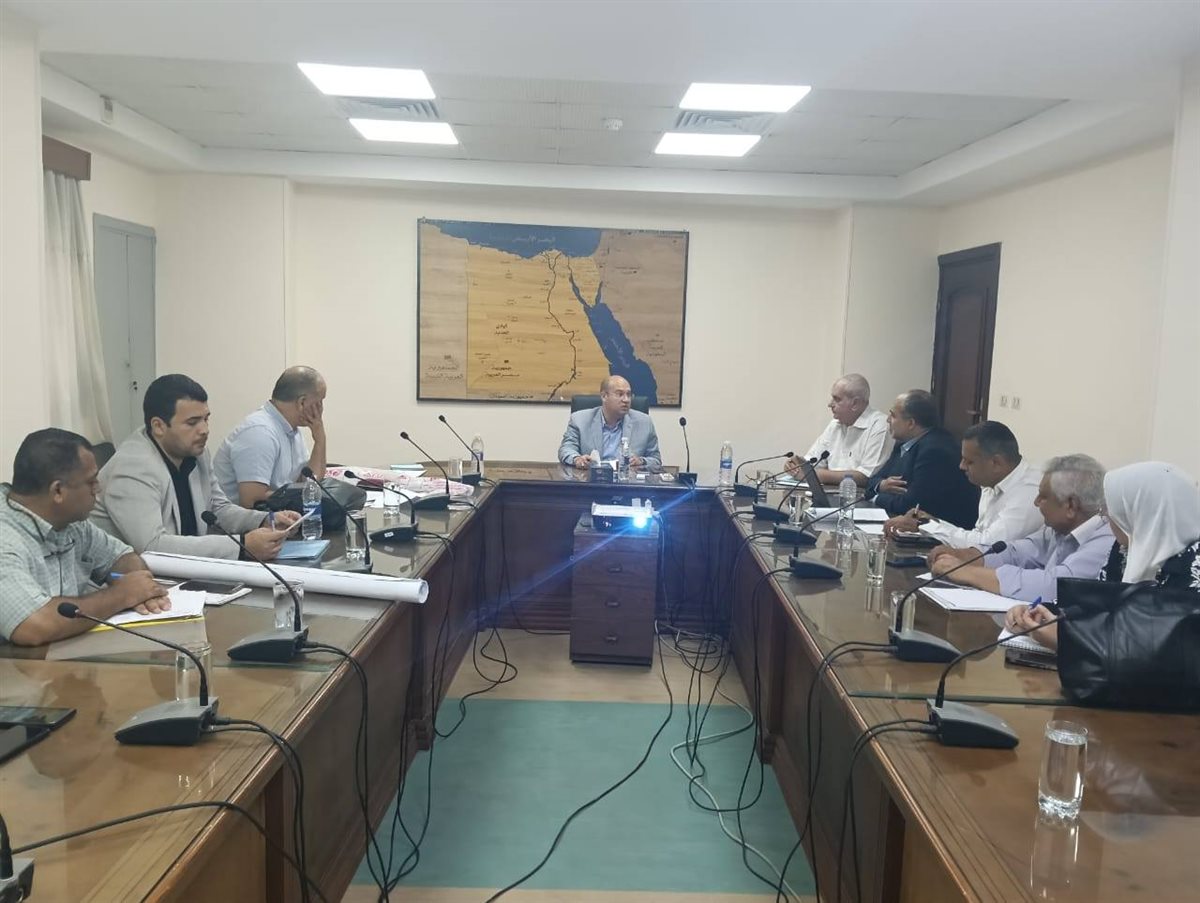 <strong>بحث تطوير المنطقتين الصناعيتين بالصف والعياط</strong>