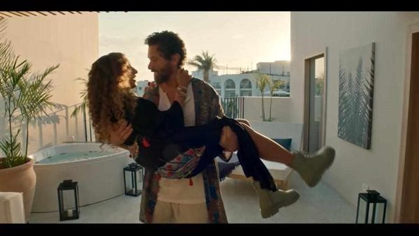 <strong>كريم محمود عبد العزيز ودينا الشربيني</strong>