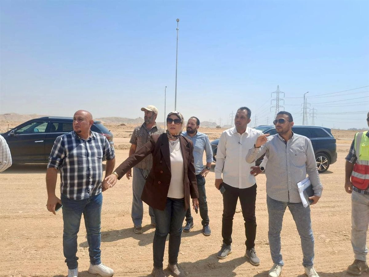 متابعة مشروعات البنية الأساسية والمرافق في السويس الجديدة