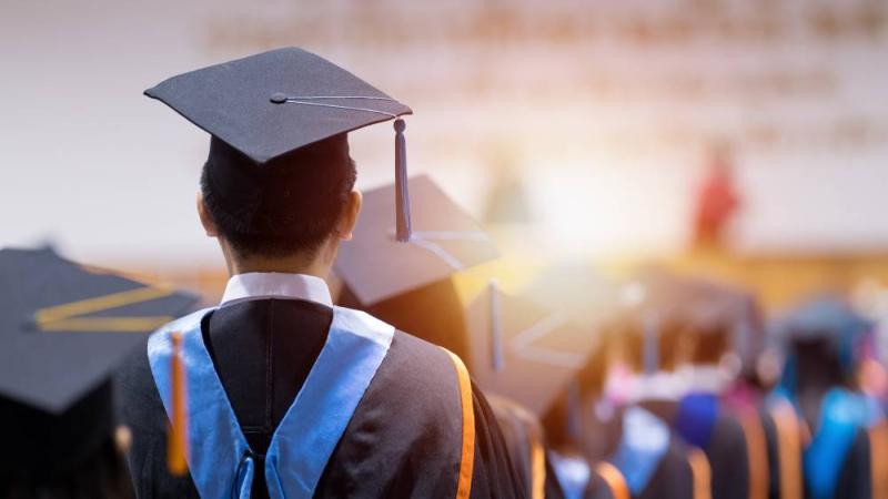 كيف تساعد إبنك في اختيار التخصص الجامعي المناسب؟