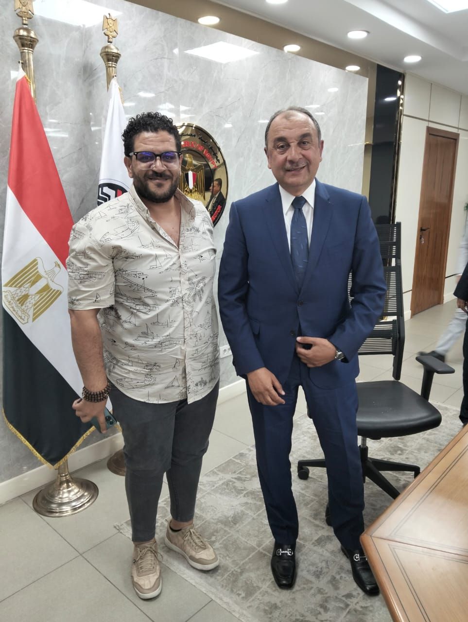 محرر الجمهور ووزير قطاع الأعمال العام