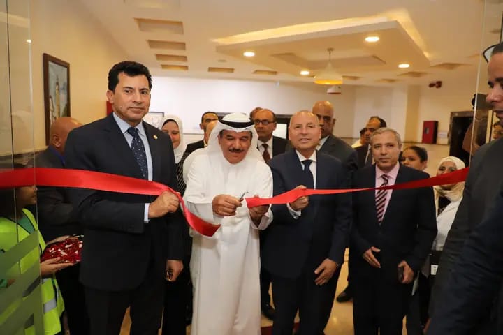 وزير الشباب والرياضة يسلم عقود دعم 82 مشروعًا للأسر الأولى بالرعاية
