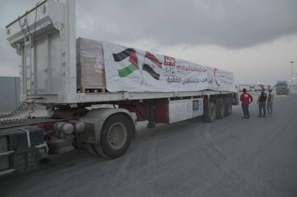<strong>الهلا الأحمر المصري يدفع بقافلة زاد العزة لداخل القطاع</strong>