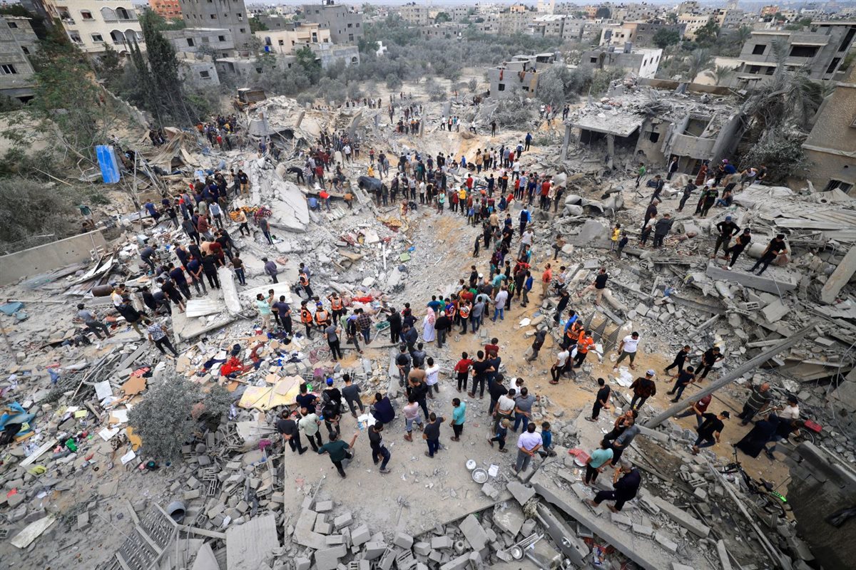 ارتقاء 22 شخص بينهم 12 من منتظري المساعدات بالقطاع