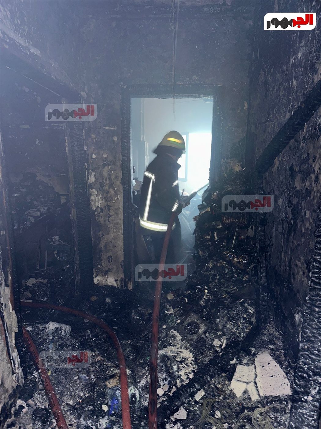 أثناء عملية السيطرة على الحريق&nbsp;