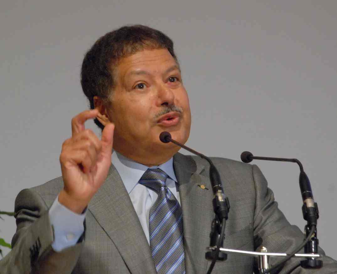 أحمد زويل&nbsp;