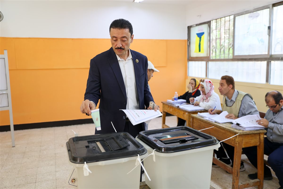 <strong>الدكتور محمد رزق</strong>