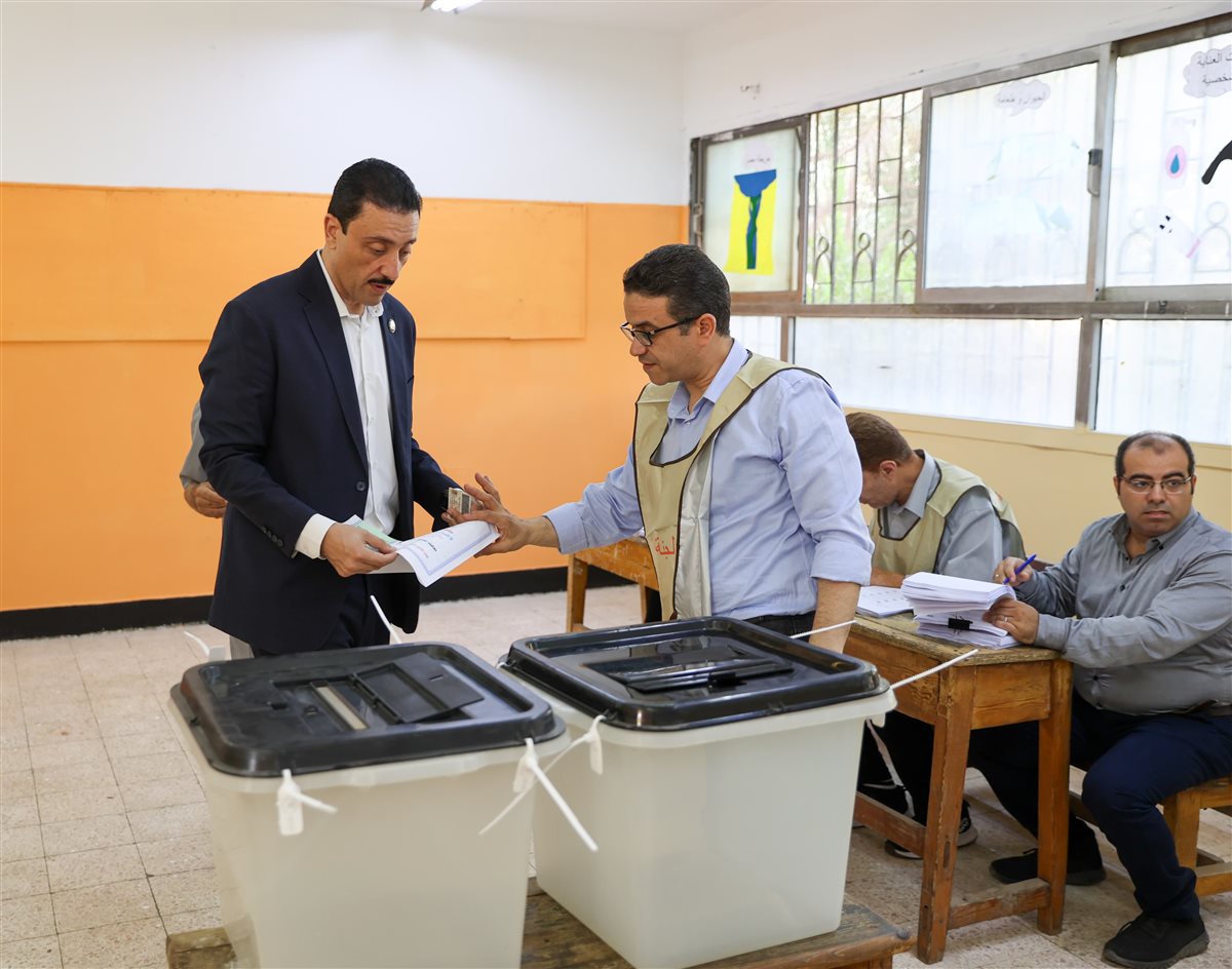 <strong>الدكتور محمد رزق</strong>