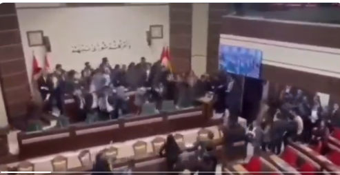 &nbsp;اشتباكات عنيفة بين النواب في البرلمان العراقي