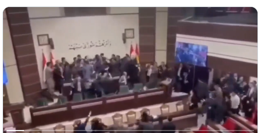 &nbsp;اشتباكات عنيفة بين النواب في البرلمان العراقي