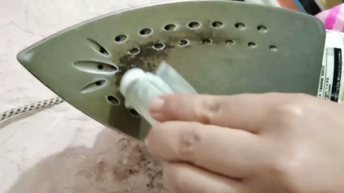 تنظيف المكواة من آثار الحرق