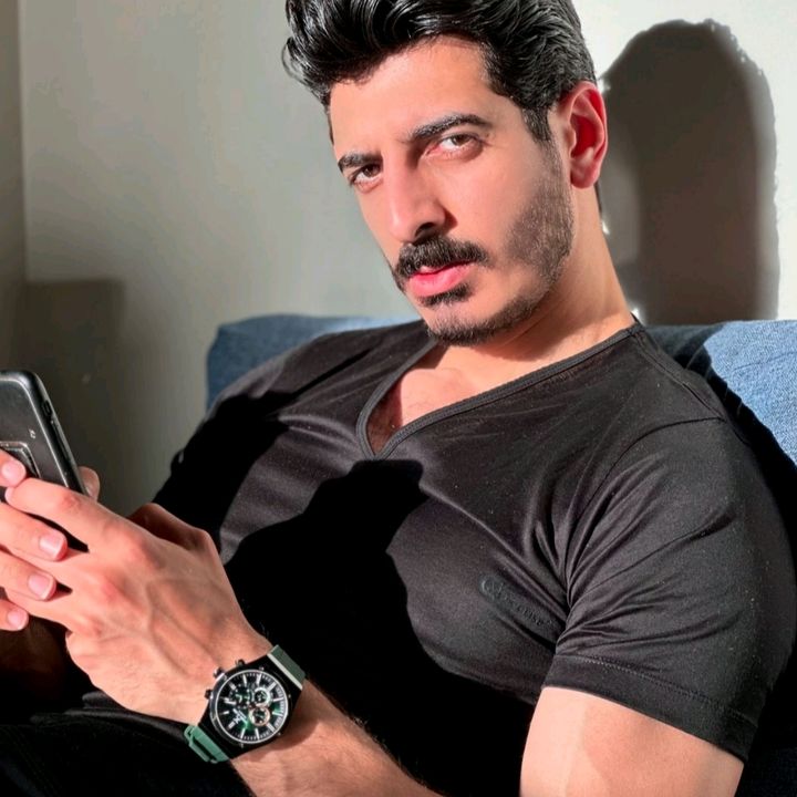 البلوجر شاكر&nbsp;