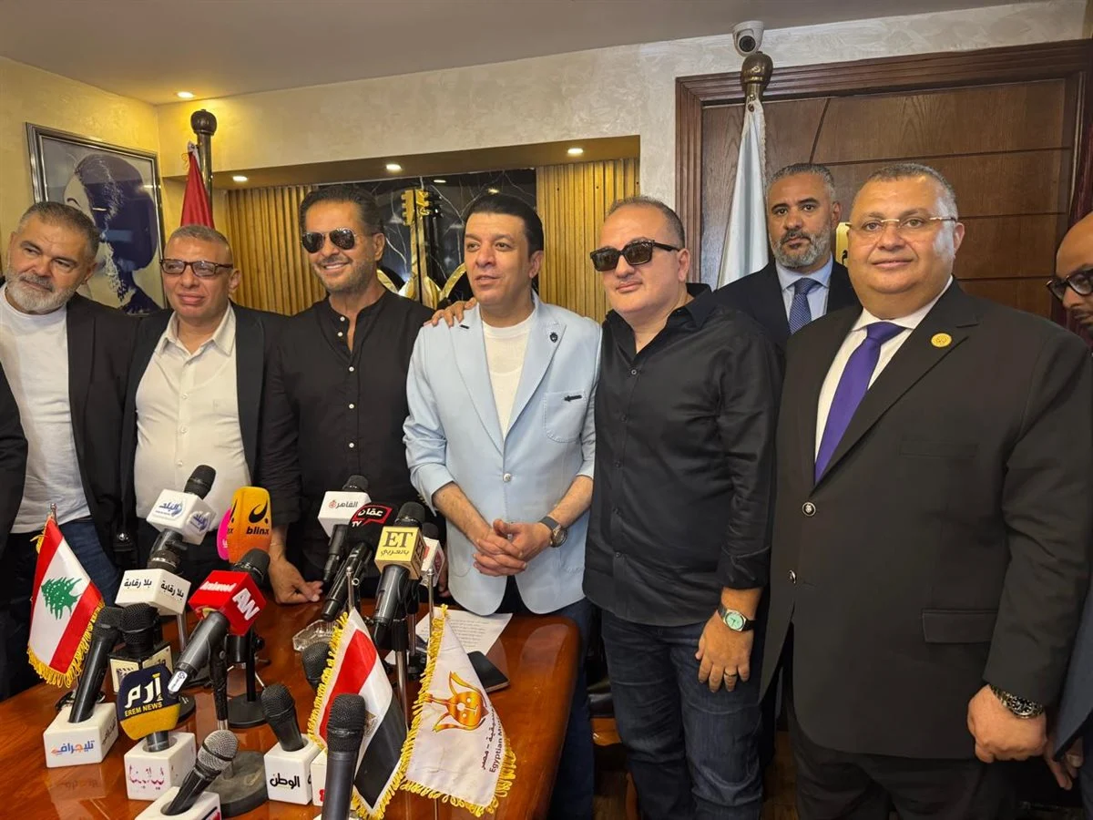 <strong>راغب علامة خلال التحقيق معه بنقابة الموسيقيين</strong>