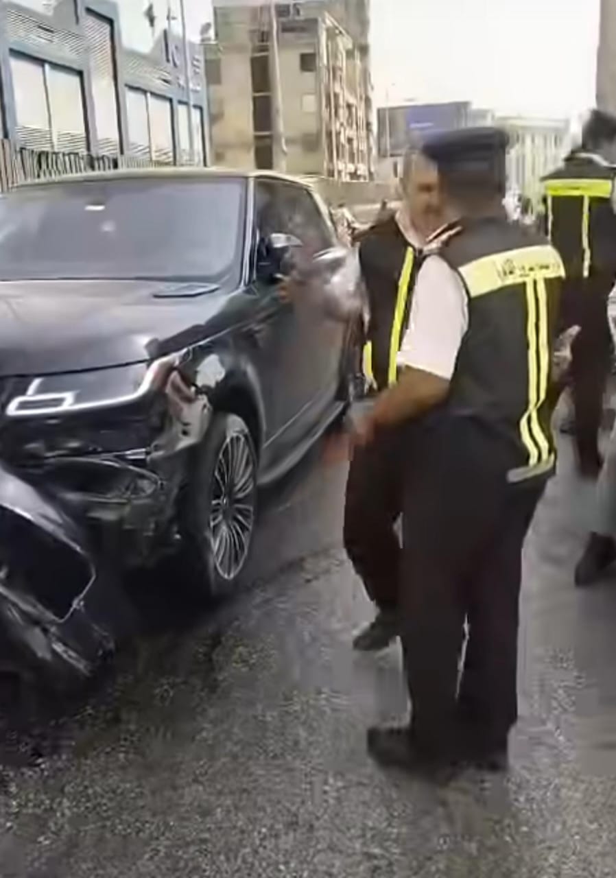 الأمن يفحص فيديو سائق رينج روفر تسبب في حادث مروري أعلى كوبري أكتوبر