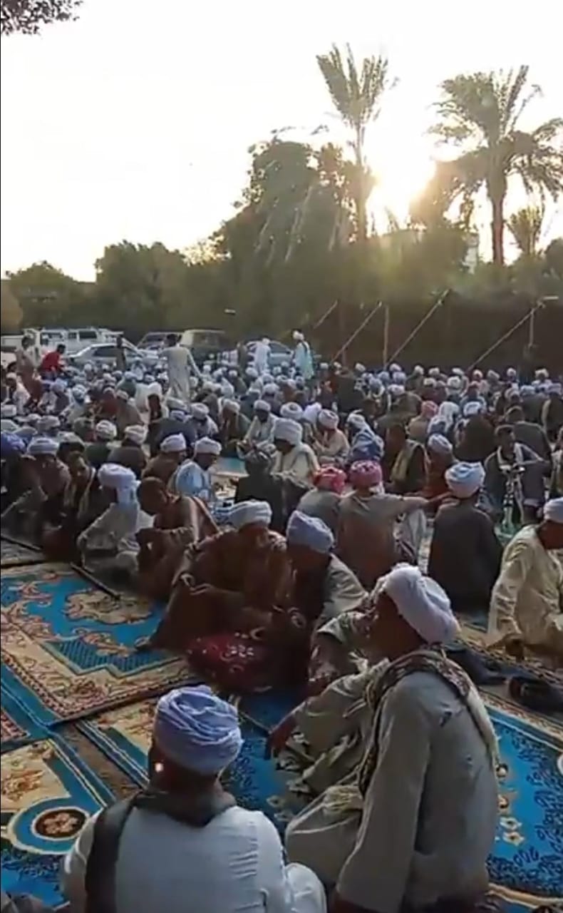 شاهد ليلة الصلح بنجع العرب.. قبيلة الرشايدة تُسدل الستارعلى نزاع أبناءعمومة بـبلي&nbsp;