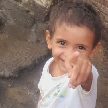 مصرع طفل غرقاً أثناء لهوه واختلال توازنه