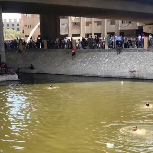 مصرع طفل غرقاً أثناء لهوه واختلال توازنه