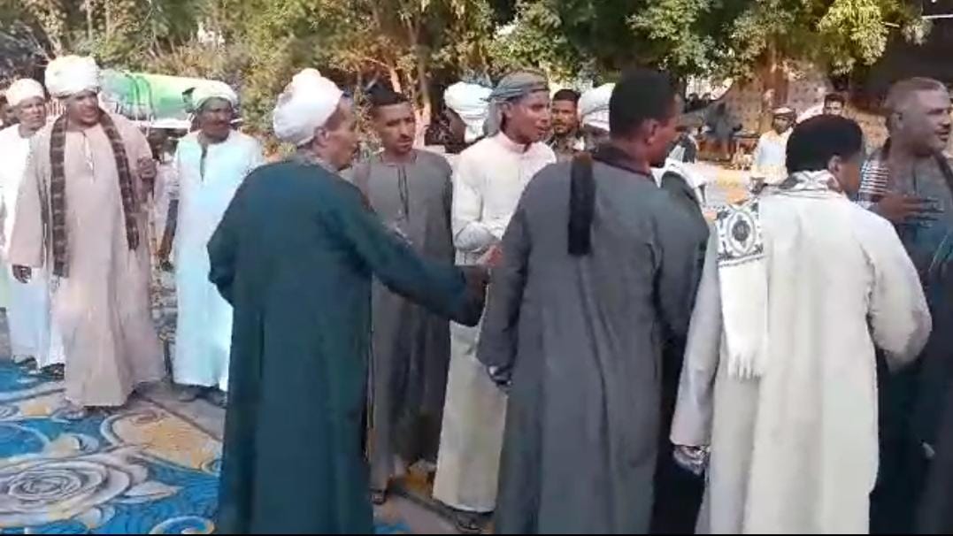 شاهد ليلة الصلح بنجع العرب.. قبيلة الرشايدة تُسدل الستارعلى نزاع أبناءعمومة بـبلي&nbsp;