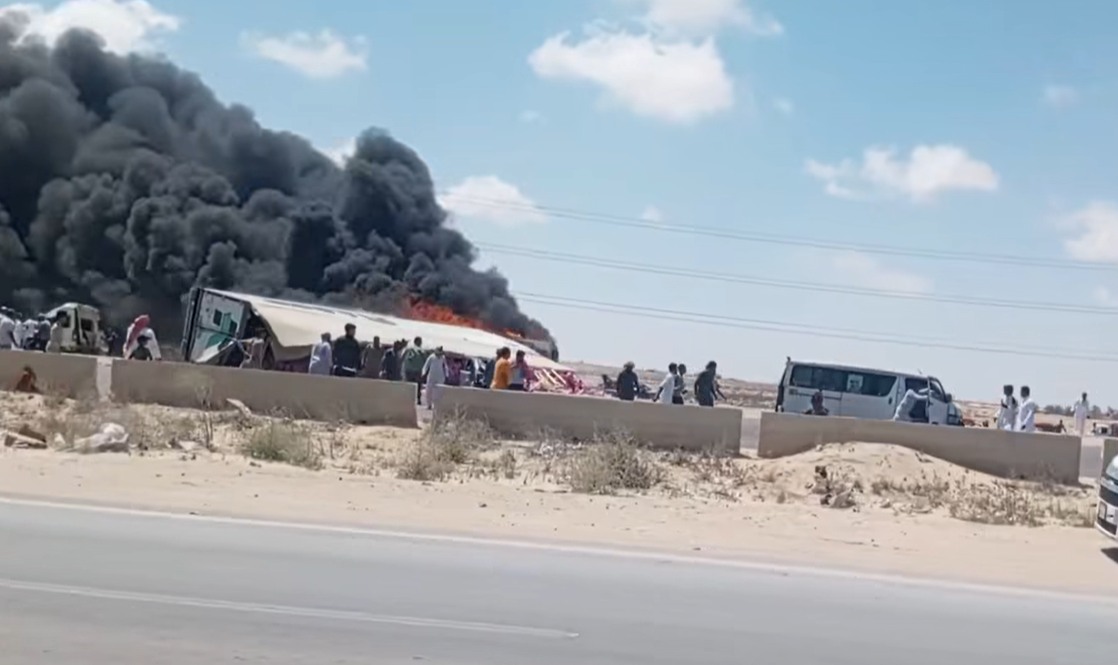 تفحم 4 سيارات وإصابة 20 شخص.. حادث مروع على طريق الإسكندرية–مطروح صور &nbsp;